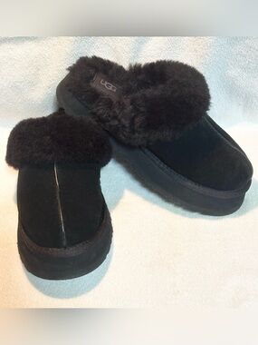 UGG Women's Disquette platform clog Slippers black suede size 8
